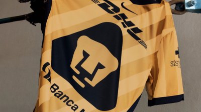 camiseta Pumas UNAM replica 2021